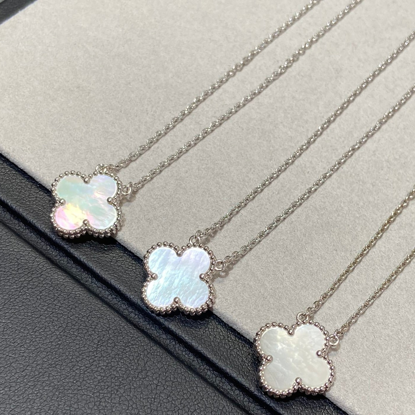 [BloomBling]CLOVER MEDIUM SILVER WHITE MOP NECKLACE