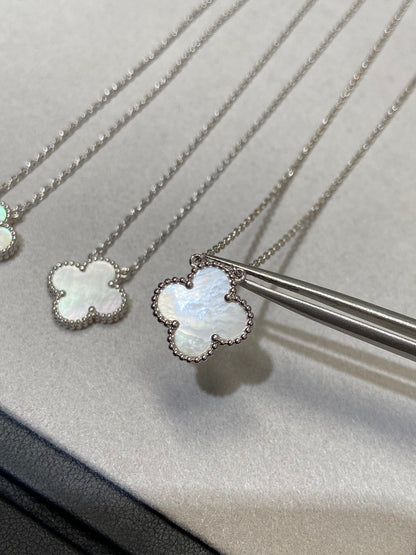 [BloomBling]CLOVER MEDIUM SILVER WHITE MOP NECKLACE