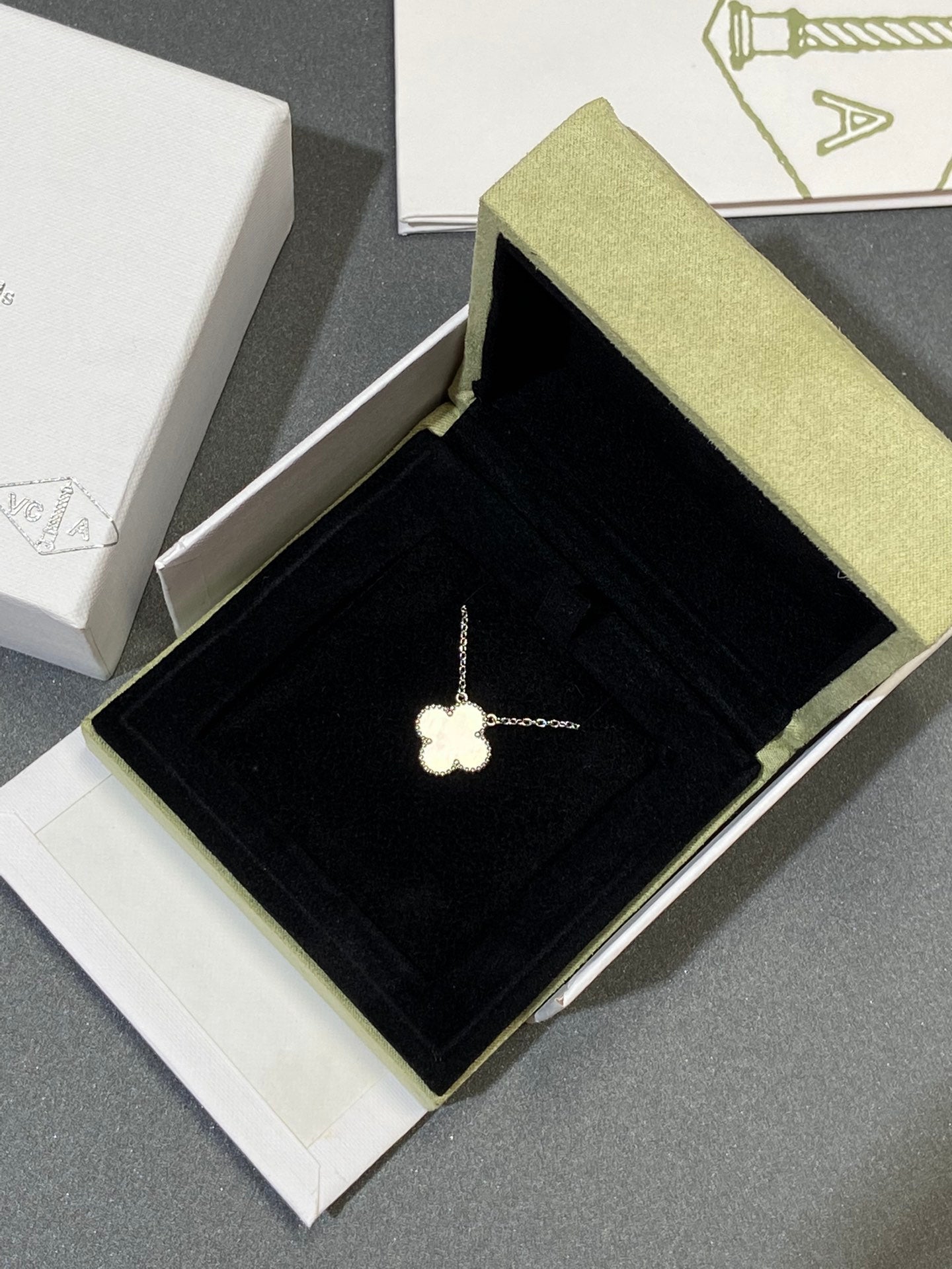 [BloomBling]CLOVER MEDIUM SILVER WHITE MOP NECKLACE