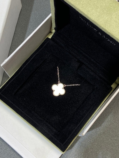 [BloomBling]CLOVER MEDIUM SILVER WHITE MOP NECKLACE
