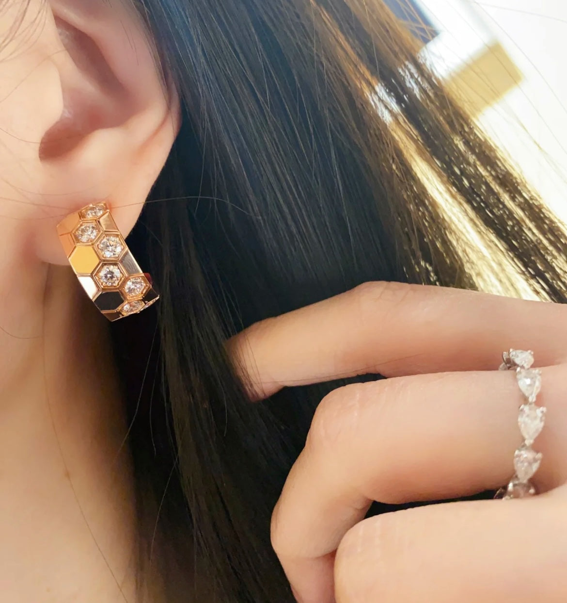 [BloomBling]BEE LOVE DIAMOND HOOP EARRINGS