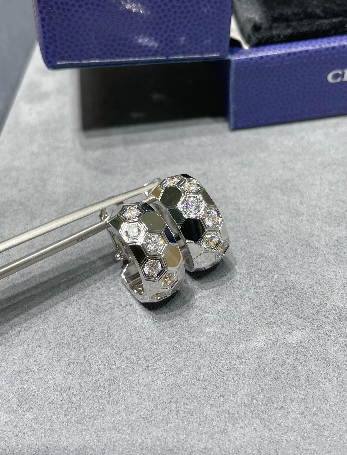 [BloomBling]BEE LOVE DIAMOND HOOP EARRINGS