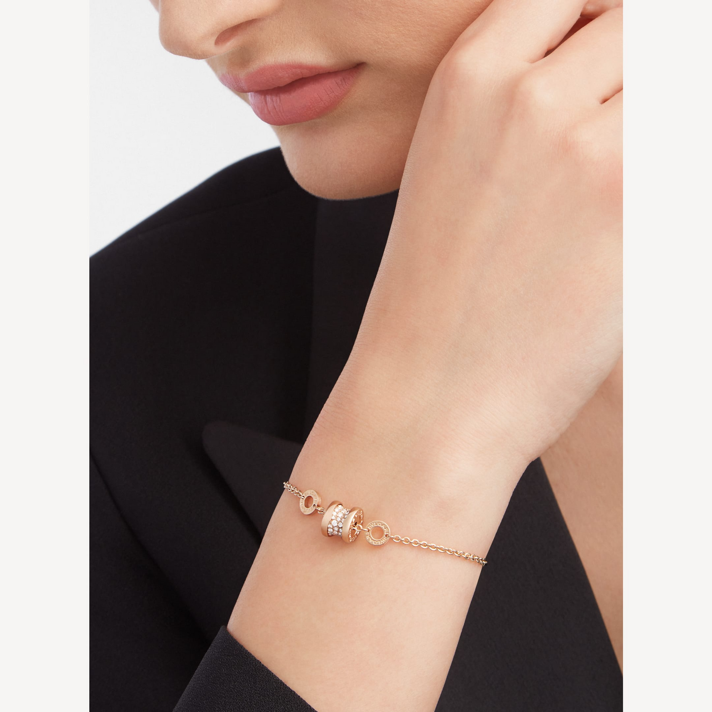 [BloomBling]ZERO 1 SOFT PINK GOLD WITH PAVED DIAMONDS ON THE SPIRAL BRACELET