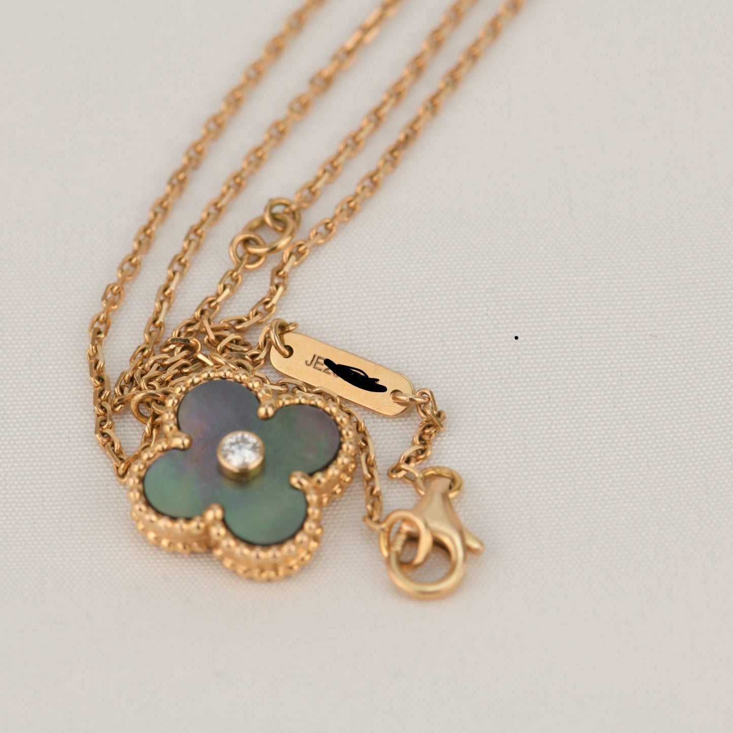 [BloomBling]CLOVER 15MM DIAMOND AND MOTHER-OF-GREY NECKLACE