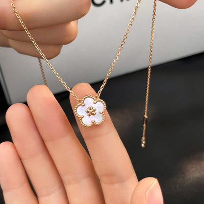 [BloomBling]LUCKY  WHITE MOP  PLUM BLOSSOM NECKLACE
