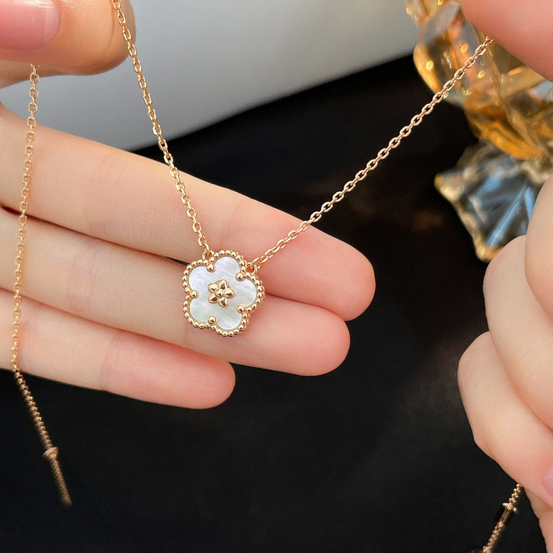 [BloomBling]LUCKY  WHITE MOP  PLUM BLOSSOM NECKLACE