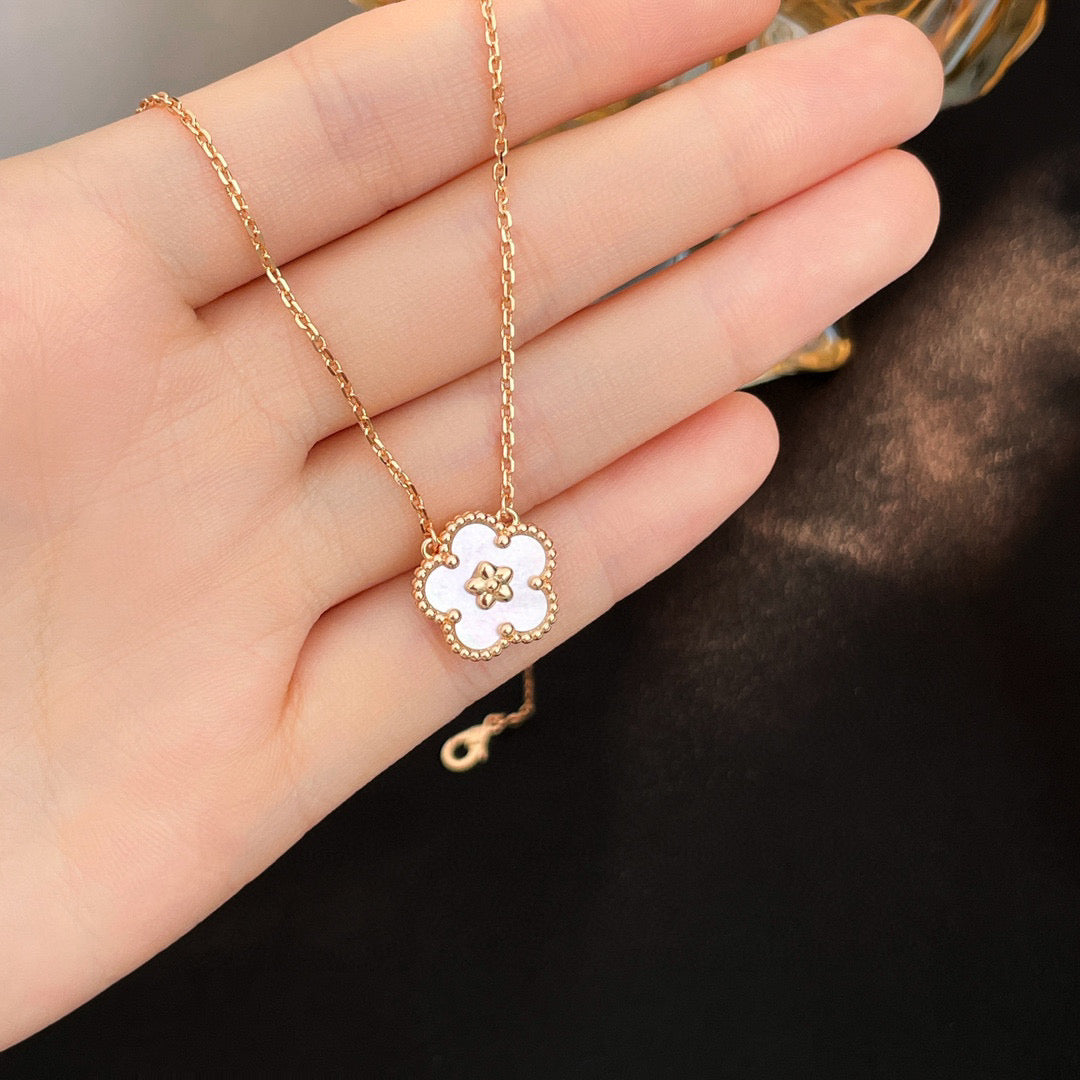 [BloomBling]LUCKY  WHITE MOP  PLUM BLOSSOM NECKLACE
