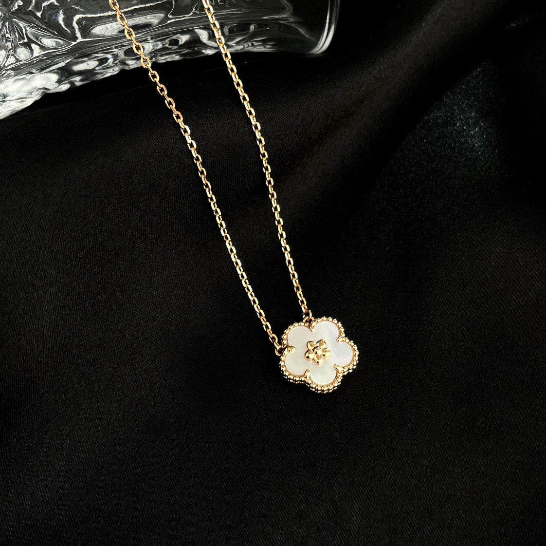 [BloomBling]LUCKY  WHITE MOP  PLUM BLOSSOM NECKLACE