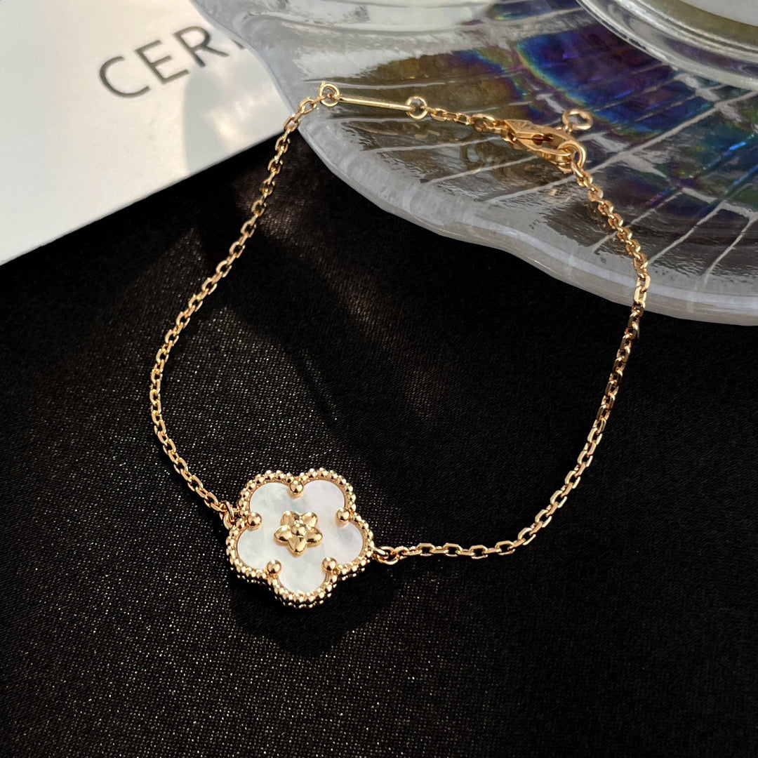 [BloomBling]LUCKY WHITE MOP PLUM BLOSSOM  BRACELET