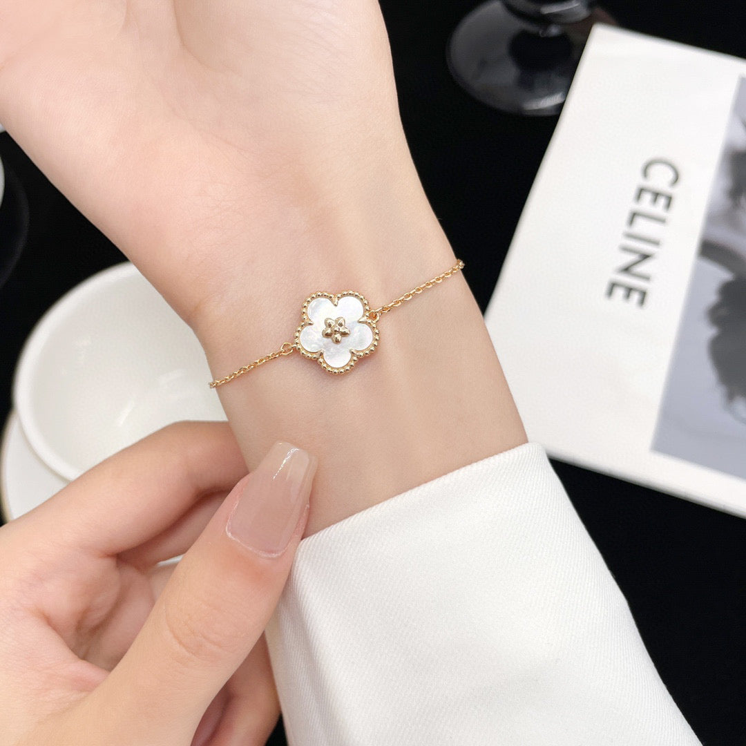 [BloomBling]LUCKY WHITE MOP PLUM BLOSSOM  BRACELET