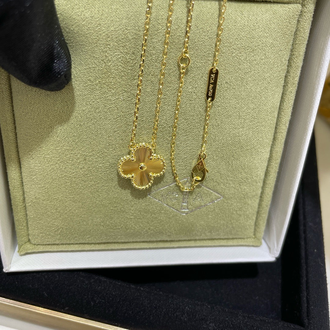 [BloomBling]CLOVER 15MM LASER NECKLACE