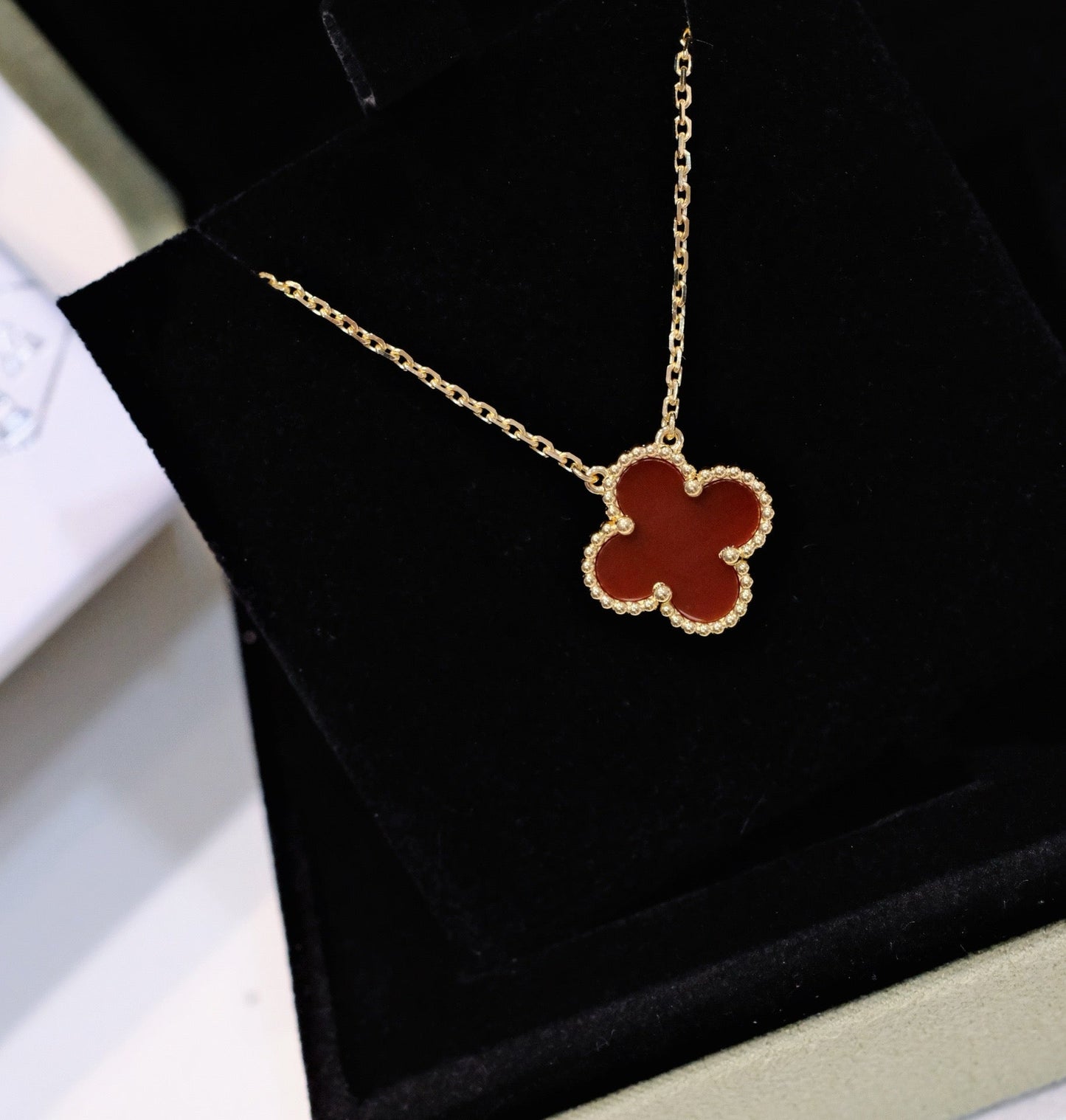 [BloomBling]CLOVER 15MM CARNELIAN SINGLE FLOWER NECKLACE
