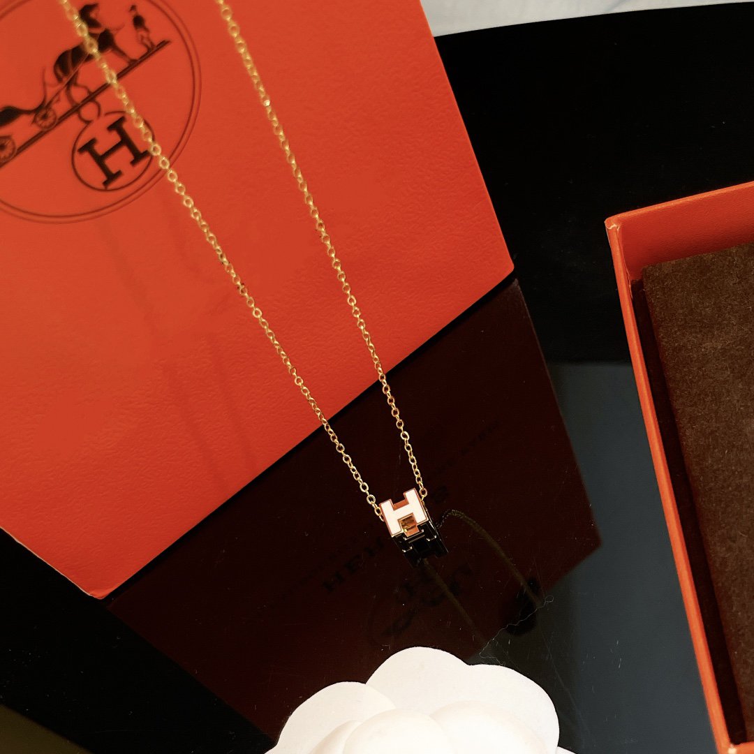 [BloomBling]H WHITE SQUARE GOLD NECKLACE