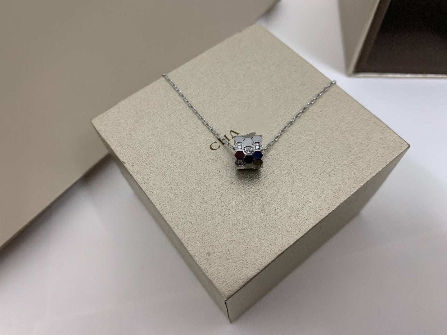 [BloomBling]BEE LOVE DIAMOND NECKLACE