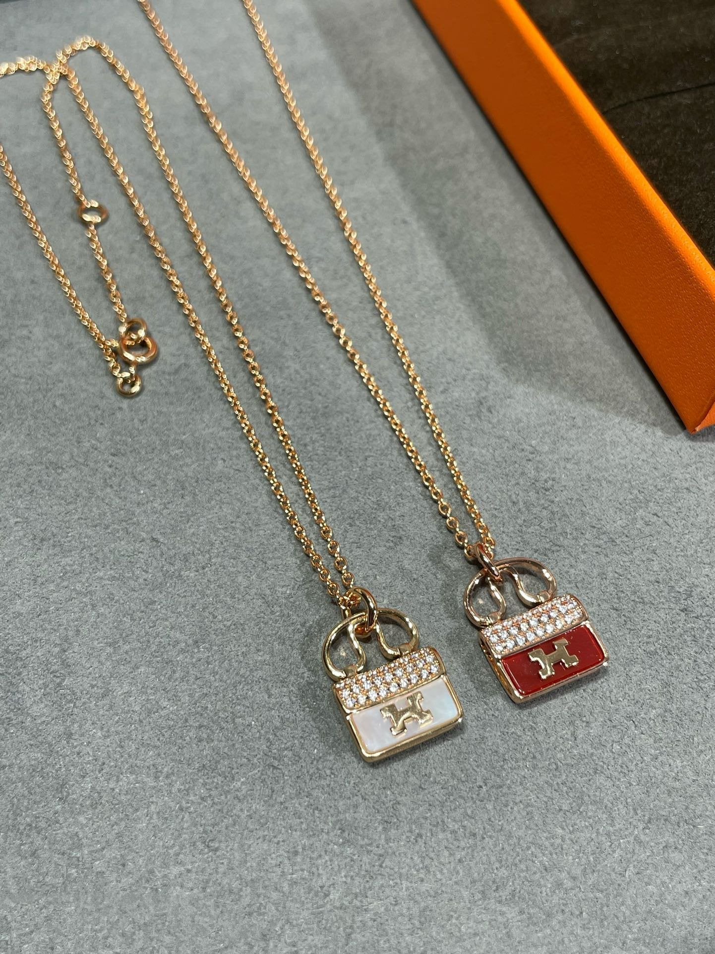 [BloomBling]H CIRCE MOISSANITE PENDANT NECKLACE GOLD