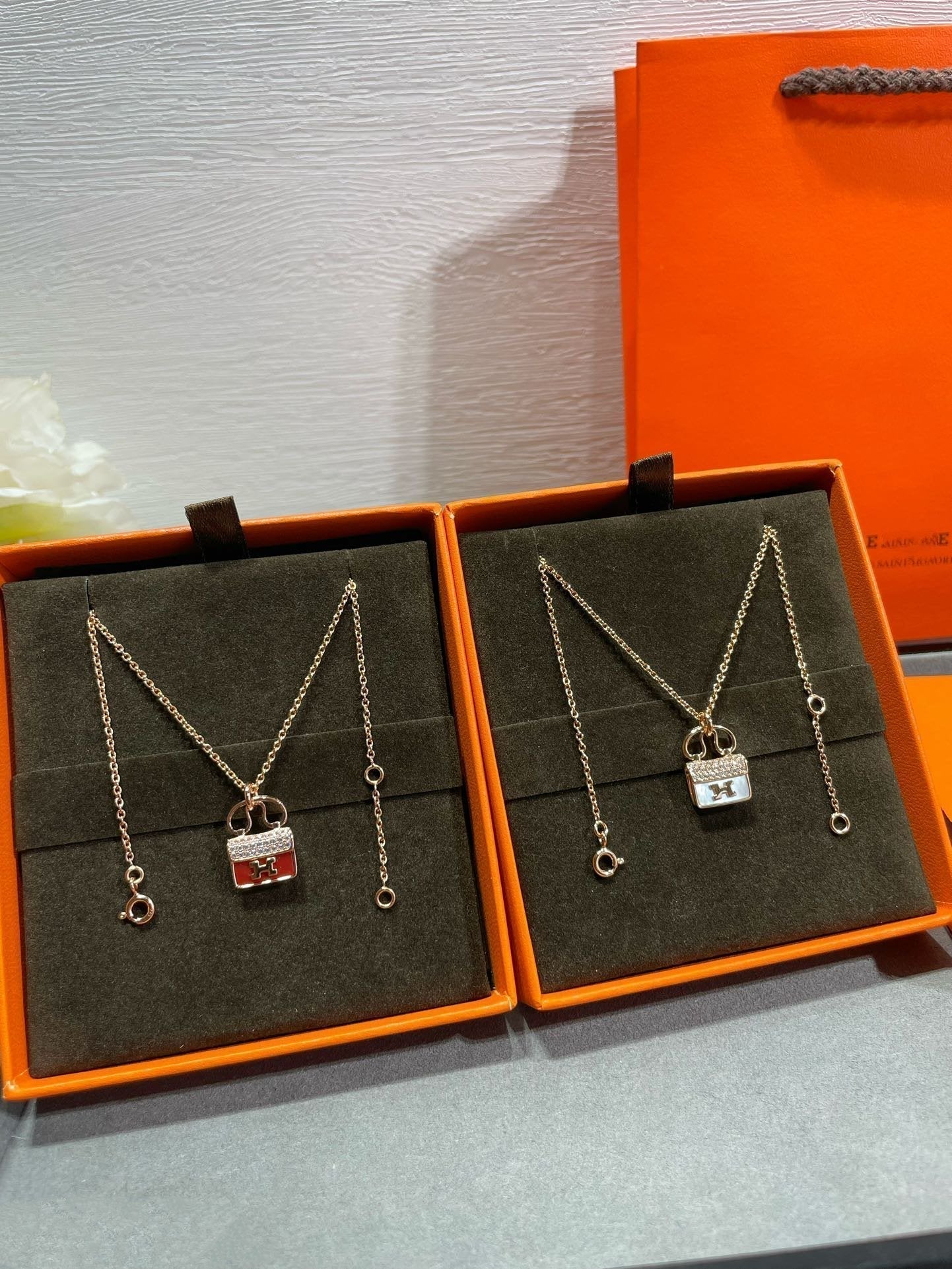 [BloomBling]H CIRCE MOISSANITE PENDANT NECKLACE GOLD