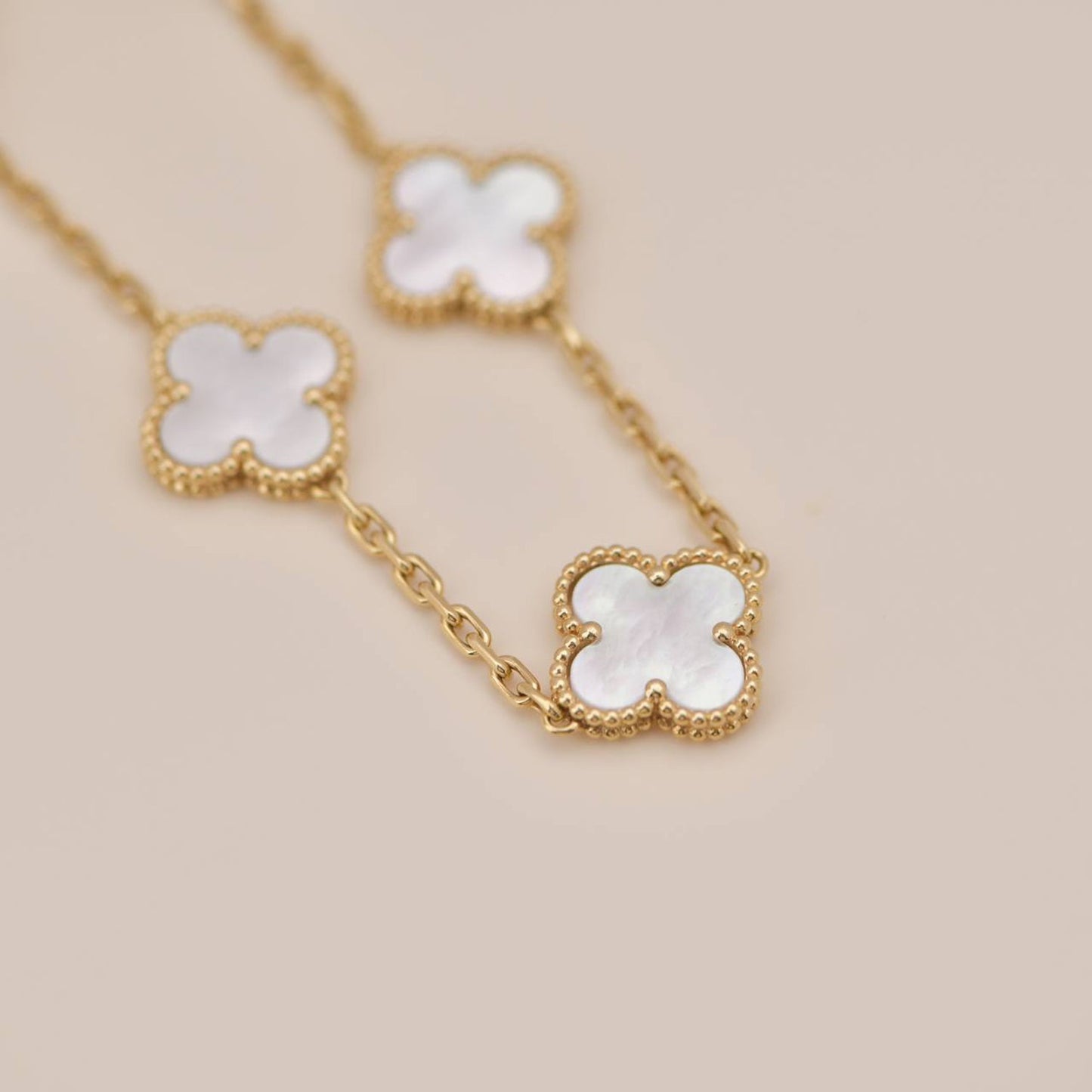 [BloomBling]CLOVER  5 MOTIF WHITE MOP BRACELET