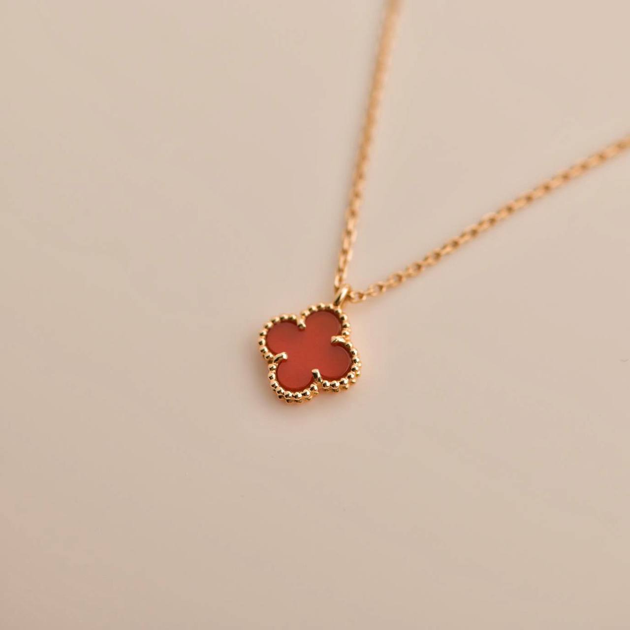 [BloomBling]CLOVER MINI 9.5MM WHITE CARNELIANS NECKLACE