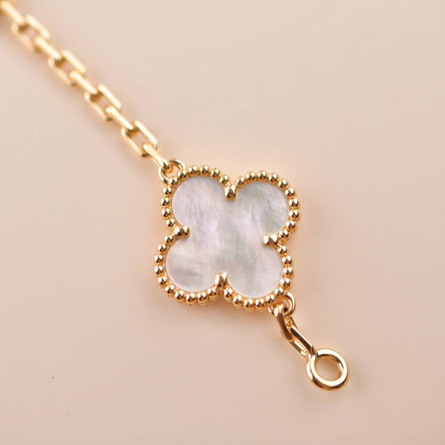 [BloomBling]CLOVER  5 MOTIF WHITE MOP BRACELET