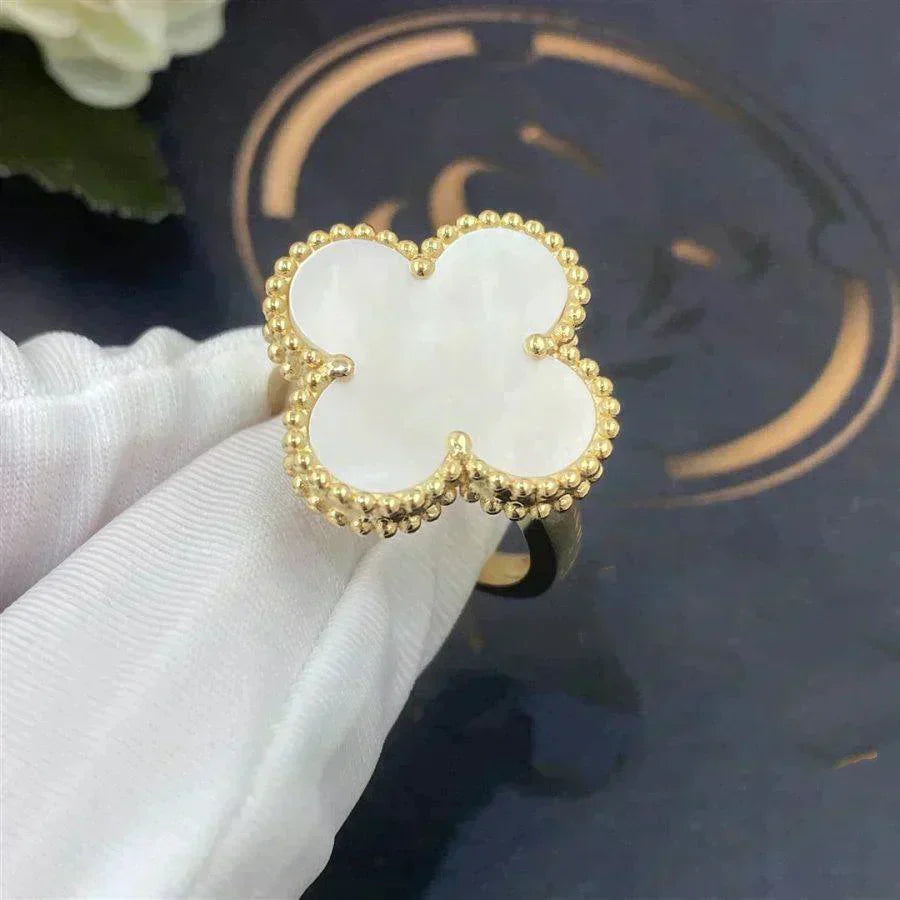 [BloomBling]CLOVER WHITE MOP RING