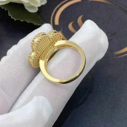 [BloomBling]CLOVER WHITE MOP RING