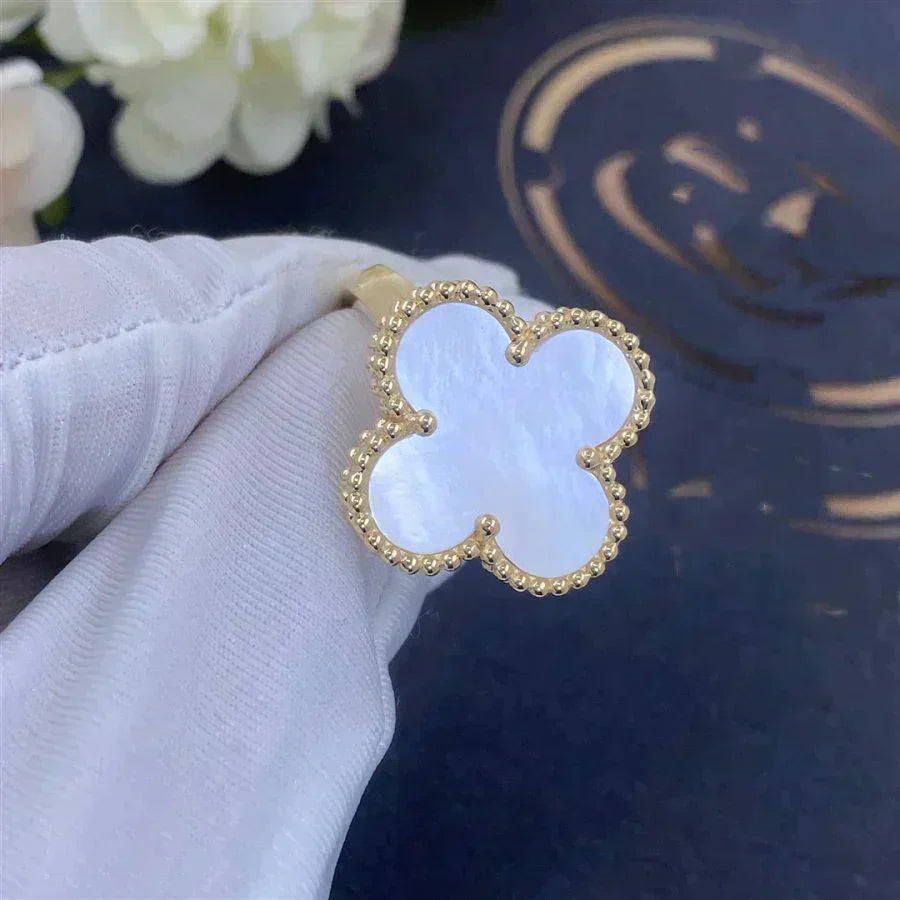 [BloomBling]CLOVER WHITE MOP RING