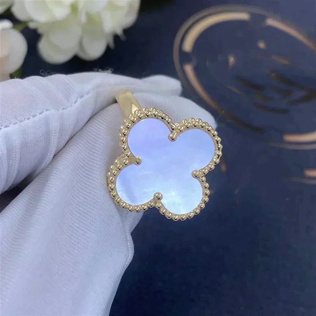 [BloomBling]CLOVER WHITE MOP RING