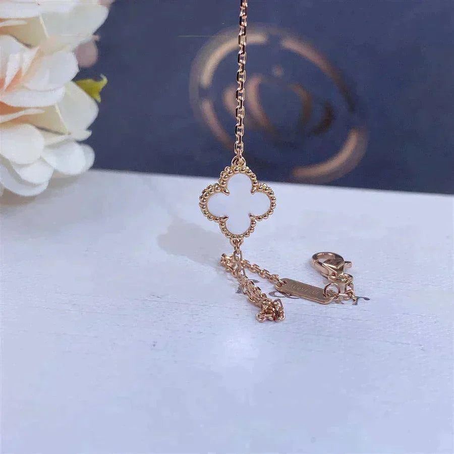 [BloomBling]CLOVER WHITE MOP SINGLE FLOWER BRACELET