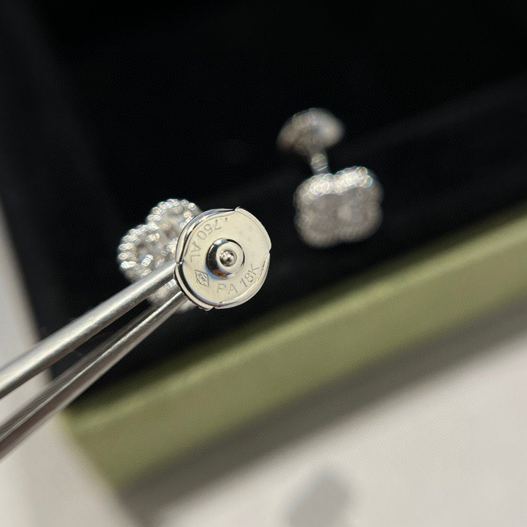 [BloomBling]CLOVER MINI DIAMOND STUD EARRINGS