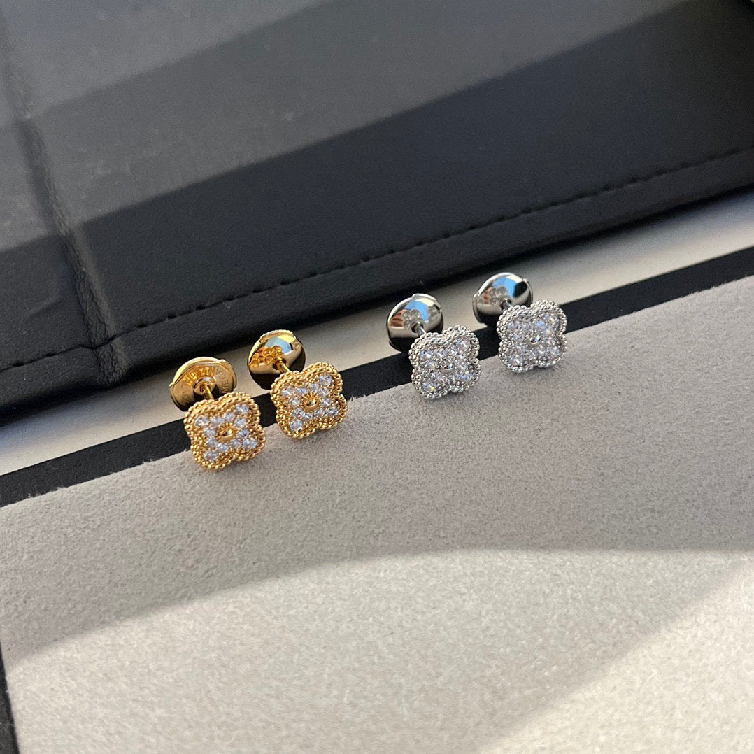[BloomBling]CLOVER MINI DIAMOND STUD EARRINGS