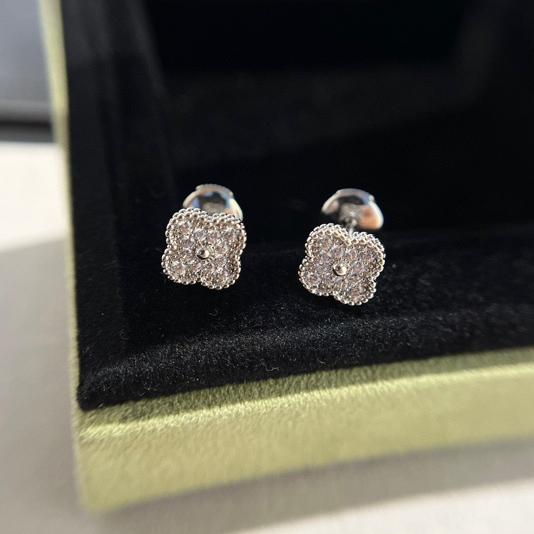 [BloomBling]CLOVER MINI DIAMOND STUD EARRINGS