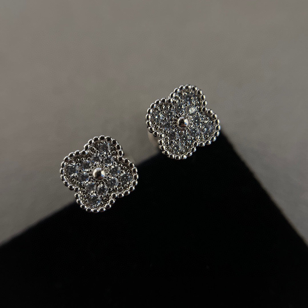 [BloomBling]CLOVER MINI DIAMOND STUD EARRINGS