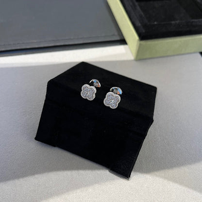 [BloomBling]CLOVER MINI DIAMOND STUD EARRINGS