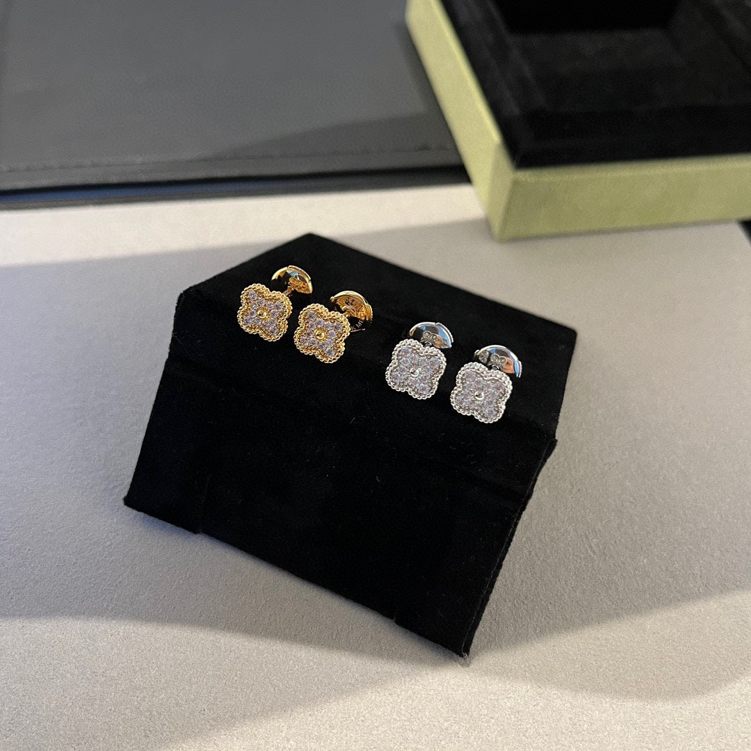 [BloomBling]CLOVER MINI DIAMOND STUD EARRINGS