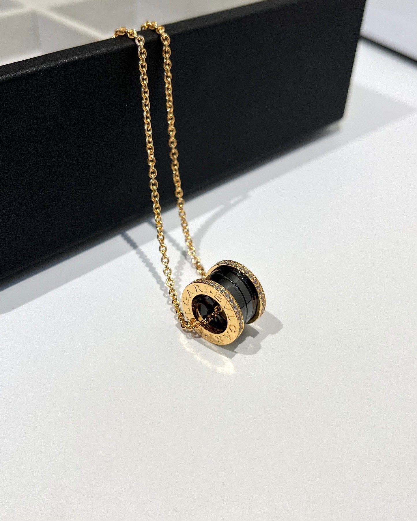 [BloomBling]ZERO 1 BLACK CERAMIC DIAMOND PINK GOLD NECKLACE