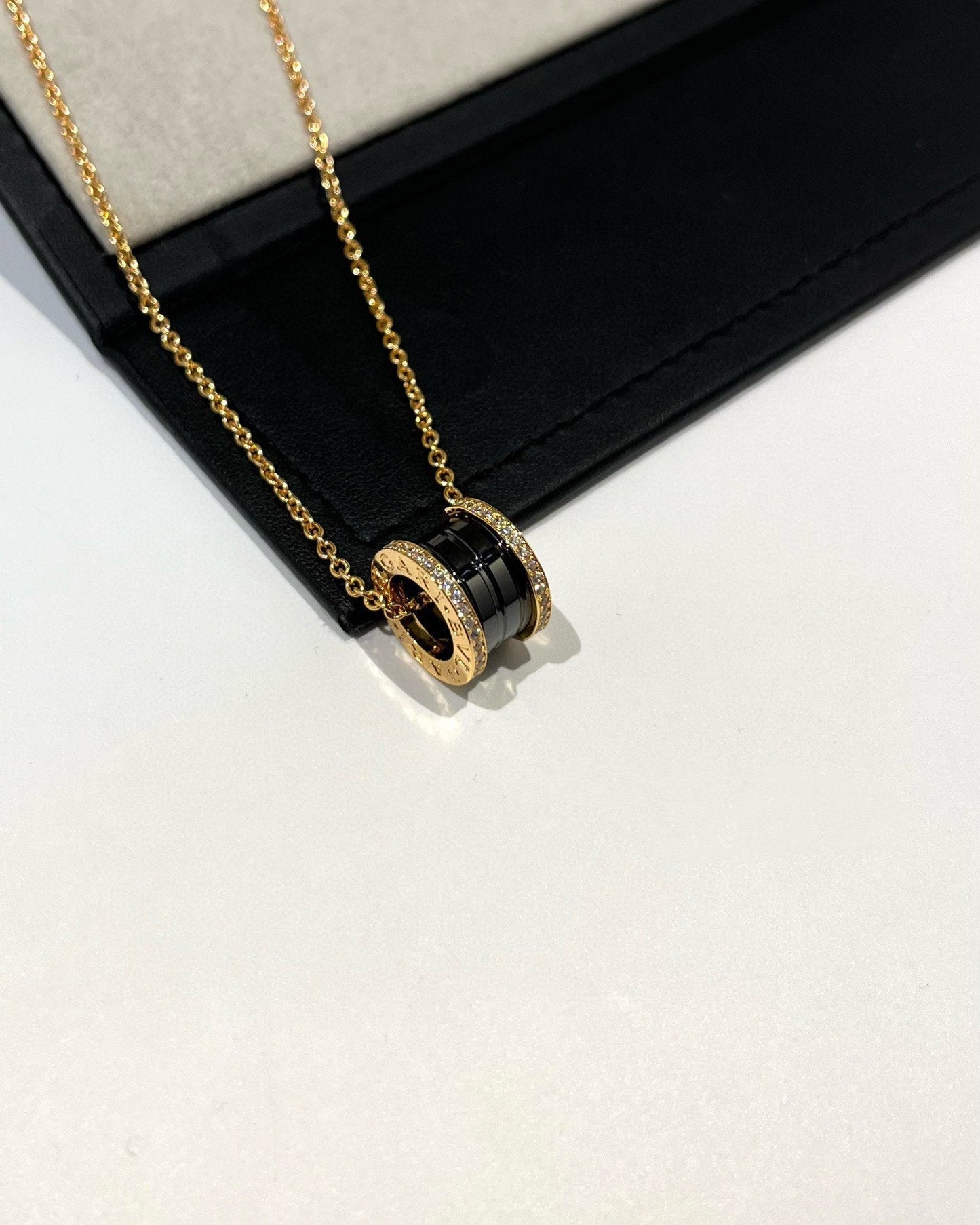 [BloomBling]ZERO 1 BLACK CERAMIC DIAMOND PINK GOLD NECKLACE